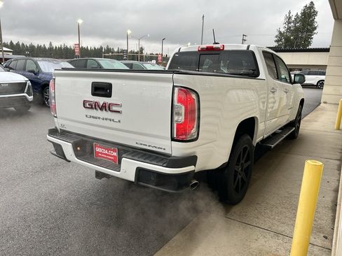 Used 2021 GMC Canyon Denali image 4