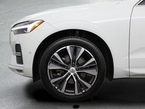 Used 2022 Volvo XC60 B5 Momentum w/ Advanced Package FWD image 6