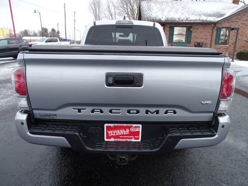 Used 2022 Toyota Tacoma TRD Off-Road image 5