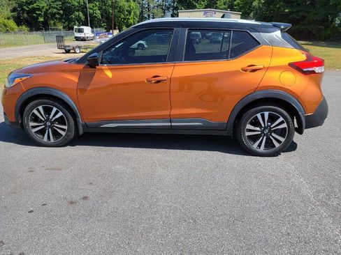 Used 2019 Nissan Kicks SR w/ SR Premium Package FWD image 8