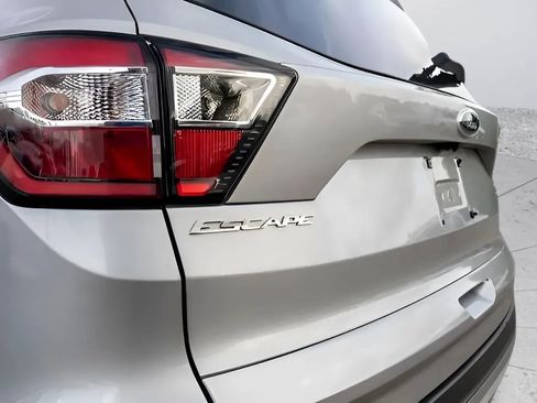 Used 2018 Ford Escape SEL image 14