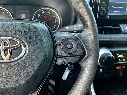 Used 2020 Toyota RAV4 LE image 17
