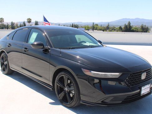 Used 2025 Honda Accord Sport image 2