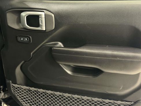 Used 2018 Jeep Wrangler Sport S image 9