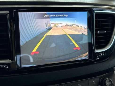 Certified 2022 Chrysler Voyager LX FWD image 21