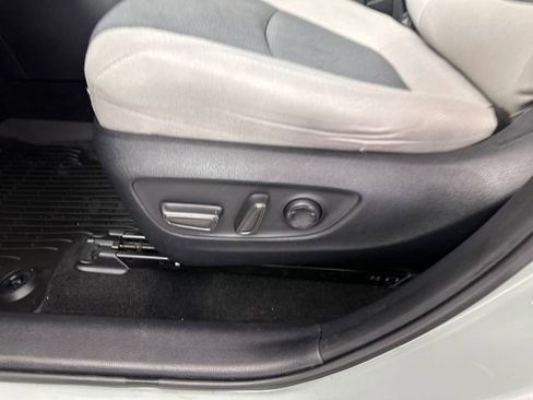 Used 2021 Toyota RAV4 XLE w/ Convenience Package image 20