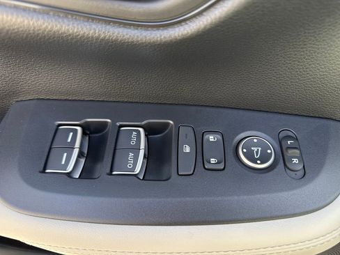 Certified 2025 Honda HR-V EX-L image 14