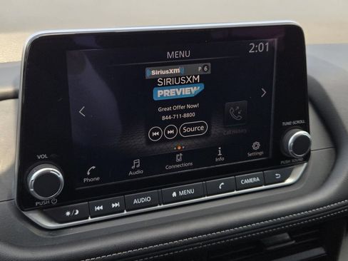Used 2025 Nissan Rogue S FWD image 19