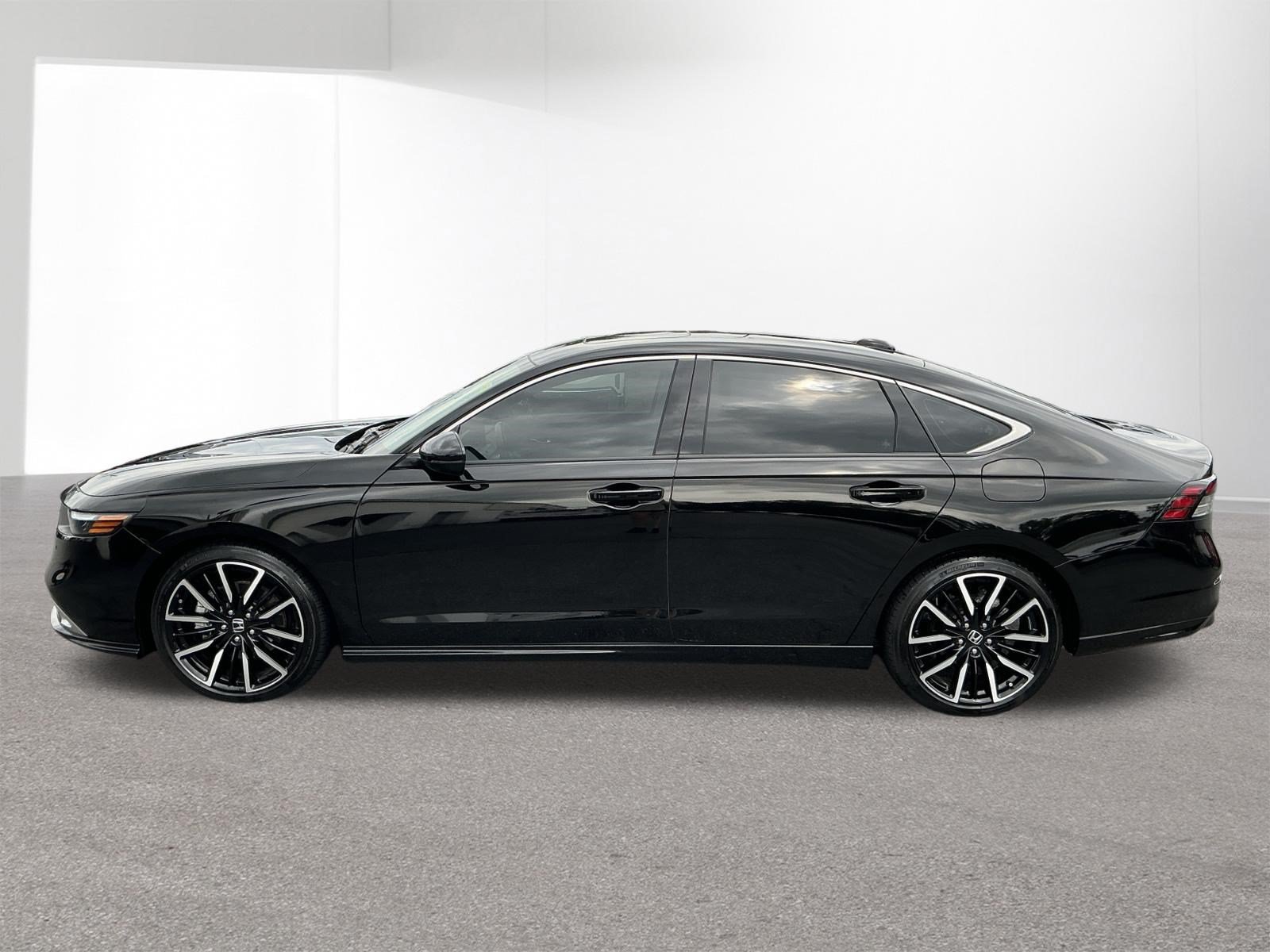 Used 2025 Honda Accord Touring image 6