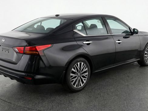 Used 2025 Nissan Altima 2.5 SV image 9