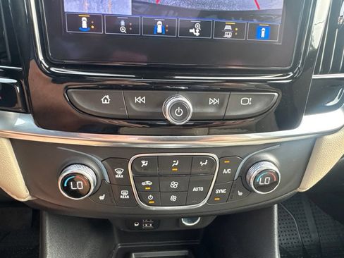 Used 2023 Chevrolet Traverse LT w/ LT Premium Package AWD/4WD image 41