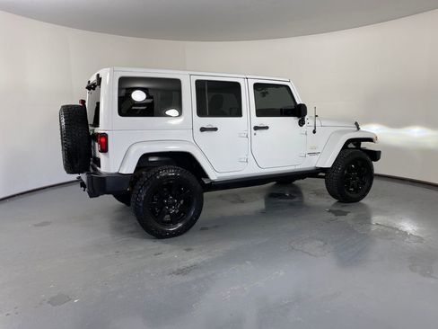 Used 2015 Jeep Wrangler Unlimited Sahara w/ Connectivity Group image 5