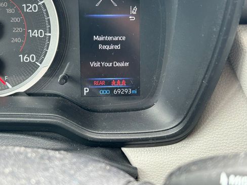 Certified 2022 Toyota Corolla Cross LE image 32