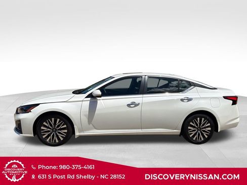 Certified 2024 Nissan Altima 2.5 SV w/ SV Premium Package FWD image 9
