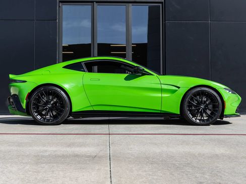 Used 2022 Aston Martin V8 Vantage Coupe RWD image 10