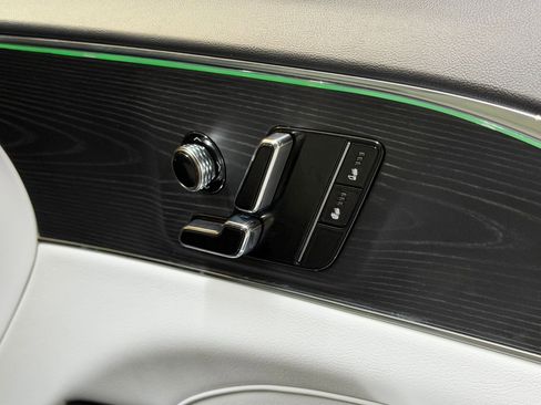 Certified 2024 Cadillac Lyriq Luxury AWD/4WD image 46
