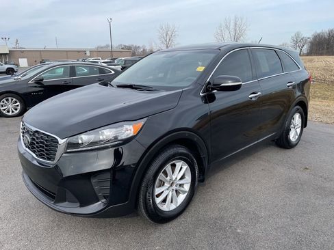 Used 2019 Kia Sorento LX image 3