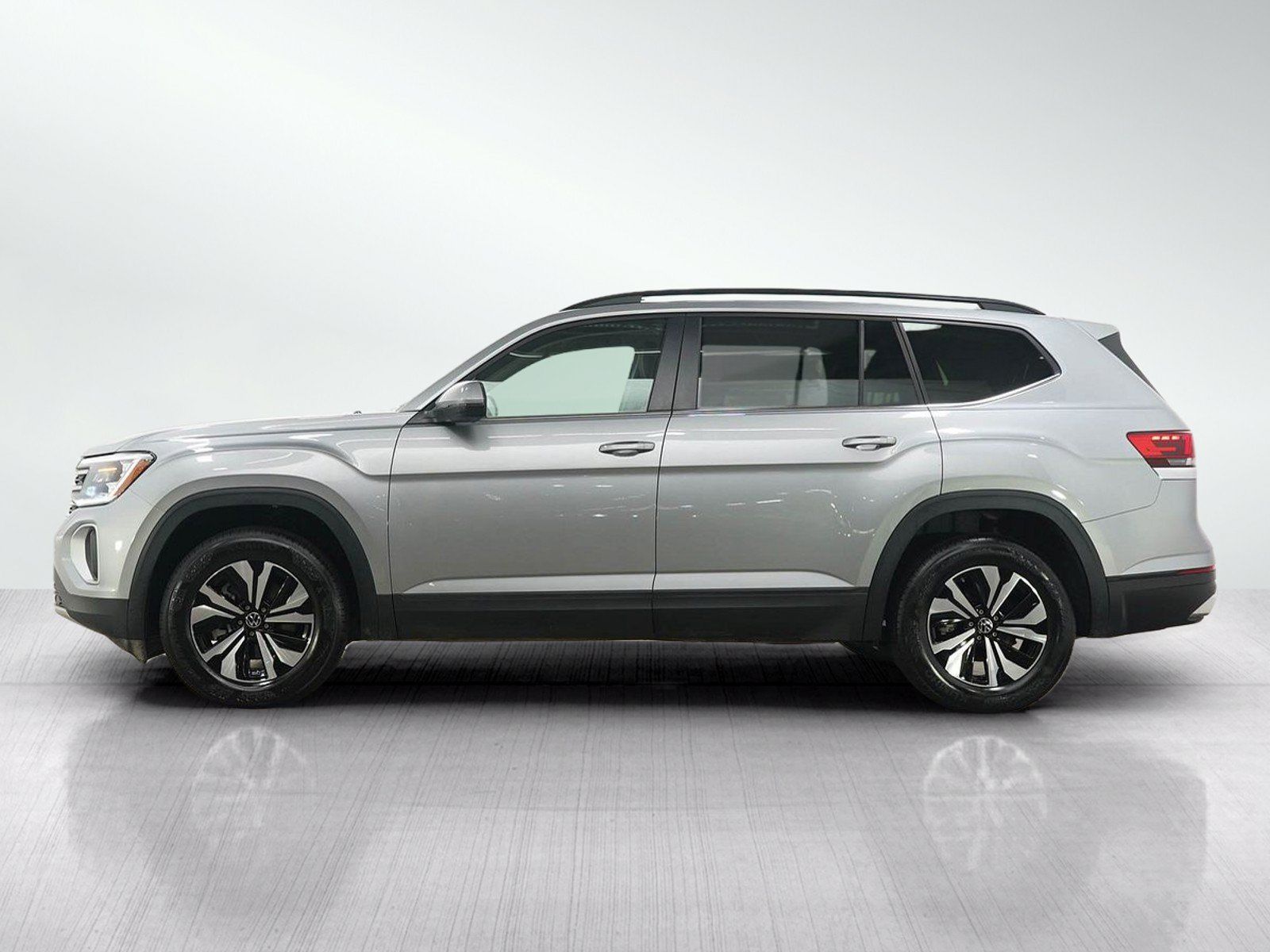 Used 2026 Volkswagen Atlas SE AWD/4WD image 2