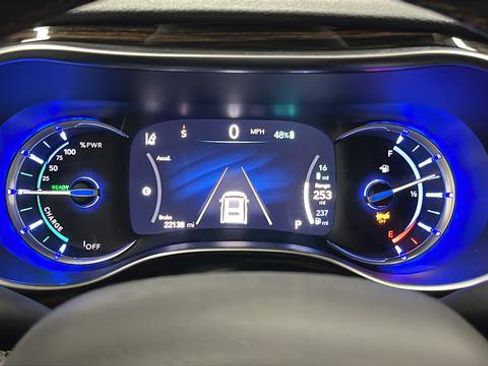 Used 2023 Chrysler Pacifica Pinnacle FWD image 17