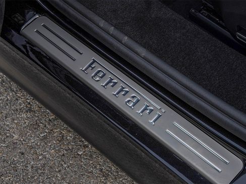 Used 2023 Ferrari SF90 Spider image 39