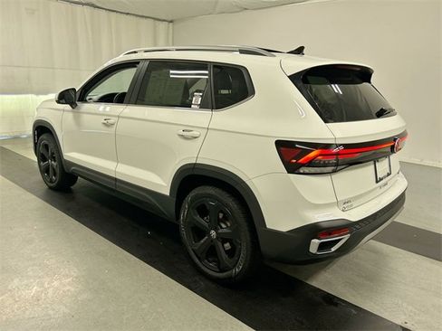 Certified 2025 Volkswagen Taos SEL w/ Black Wheel Plus Package image 10