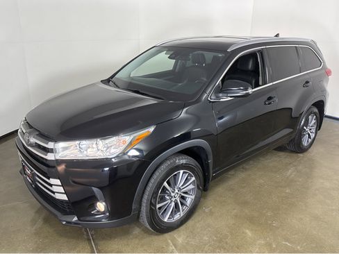 Used 2018 Toyota Highlander XLE image 15