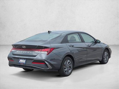 Used 2024 Hyundai Elantra SEL FWD image 5
