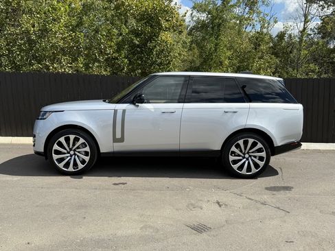 New 2025 Land Rover Range Rover SE image 2