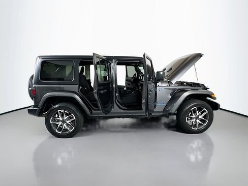 Used 2024 Jeep Wrangler Unlimited AWD/4WD image 25