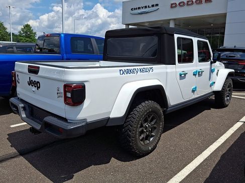 Used 2024 Jeep Gladiator Sport AWD/4WD image 5