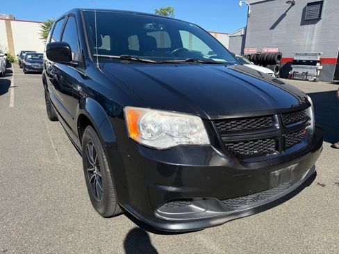 Used 2015 Dodge Grand Caravan SE FWD image 2