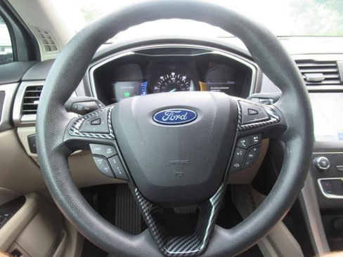 Used 2020 Ford Fusion SE FWD image 23