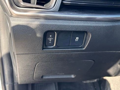 Used 2025 Kia Sorento S image 18