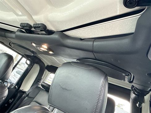 Used 2022 Jeep Gladiator Overland w/ Popular Equipment Package image 20