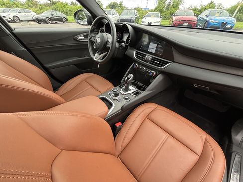 Certified 2023 Alfa Romeo Giulia Ti AWD/4WD image 34