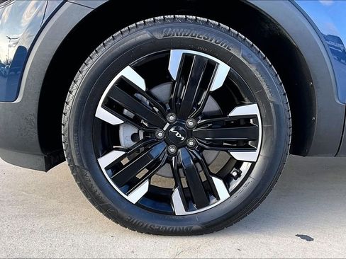 Used 2023 Kia Telluride SX image 11