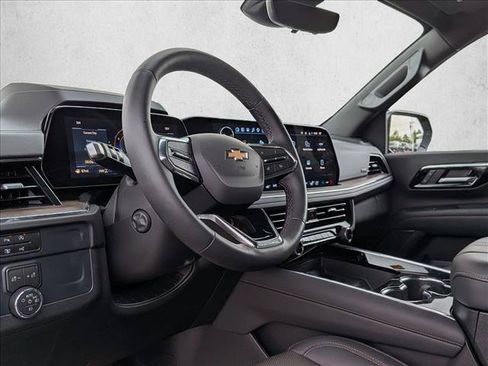 Used 2026 Chevrolet Suburban High Country AWD/4WD image 9
