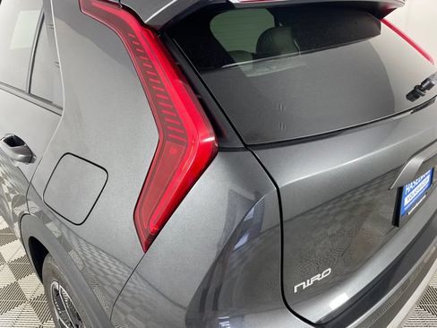 Used 2024 Kia Niro EX FWD image 16