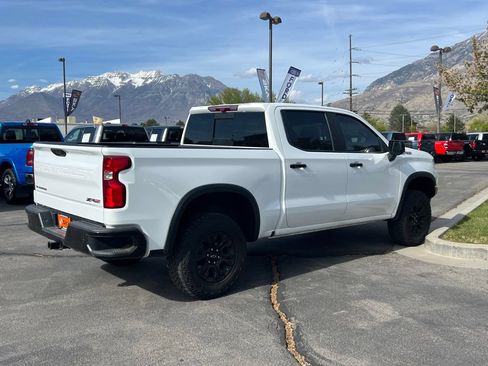Used 2023 Chevrolet Silverado 1500 ZR2 w/ Technology Package AWD/4WD image 8