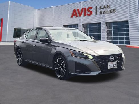 Used 2025 Nissan Altima 2.5 SR FWD image 3