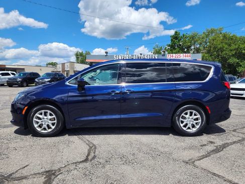 Used 2017 Chrysler Pacifica Touring FWD image 12