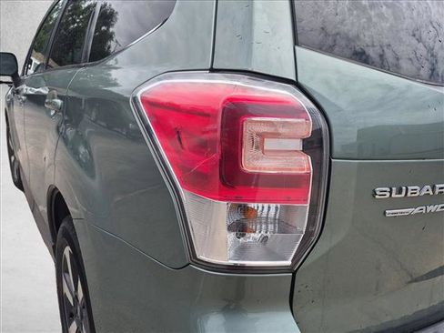 Used 2017 Subaru Forester 2.5i Limited AWD/4WD image 15
