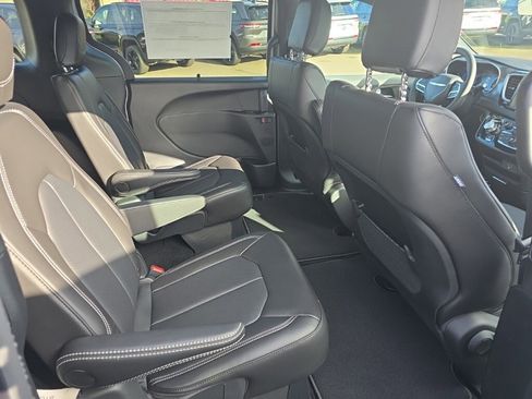 New 2026 Chrysler Voyager LX image 10