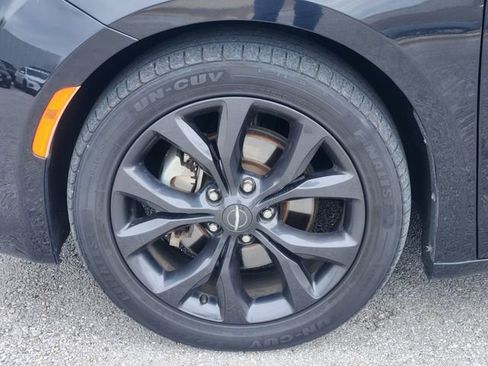 Used 2020 Chrysler Pacifica Touring-L w/ S Appearance Package image 8