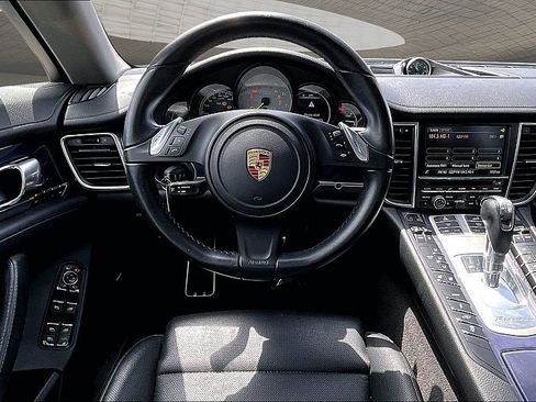 Used 2016 Porsche Panamera S RWD image 4