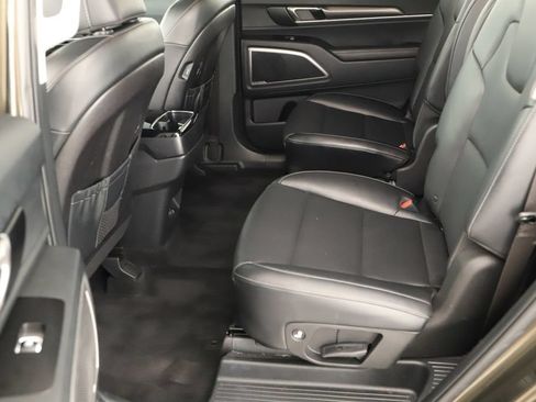 Used 2024 Kia Telluride S FWD image 27