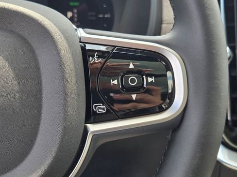 New 2026 Volvo XC90 T8 Plus w/ Protection Package Premier AWD/4WD image 24