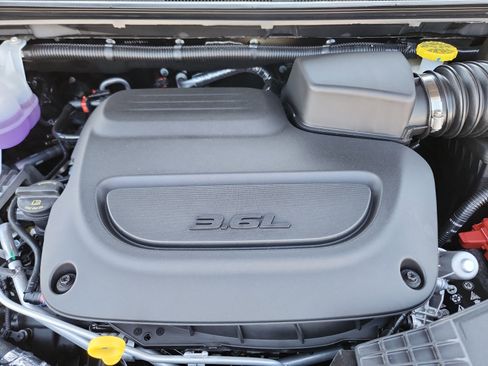 New 2025 Chrysler Pacifica Select w/ Fav Edition Package image 23