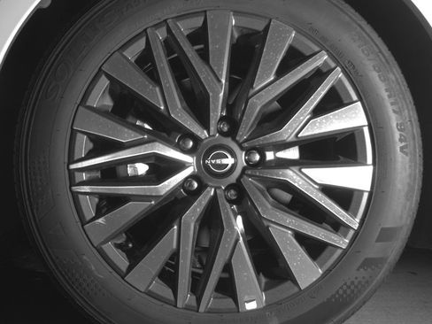 Used 2025 Nissan Altima 2.5 SV FWD image 12