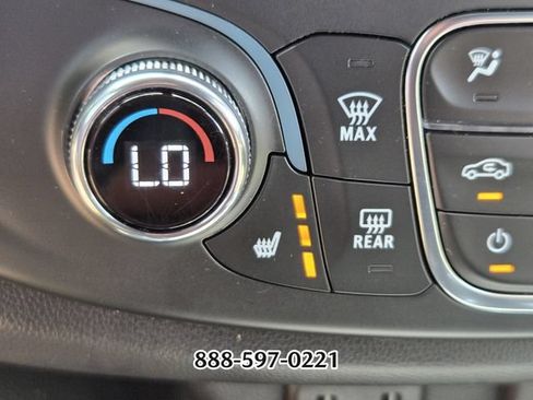 Used 2023 Chevrolet Traverse LT FWD image 25